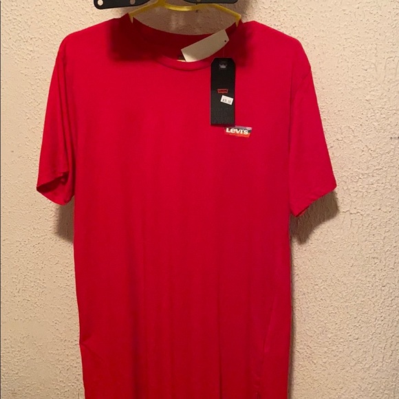 levis red t shirt